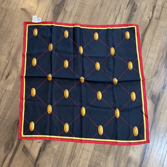 Scarf - Picture 2 of 8